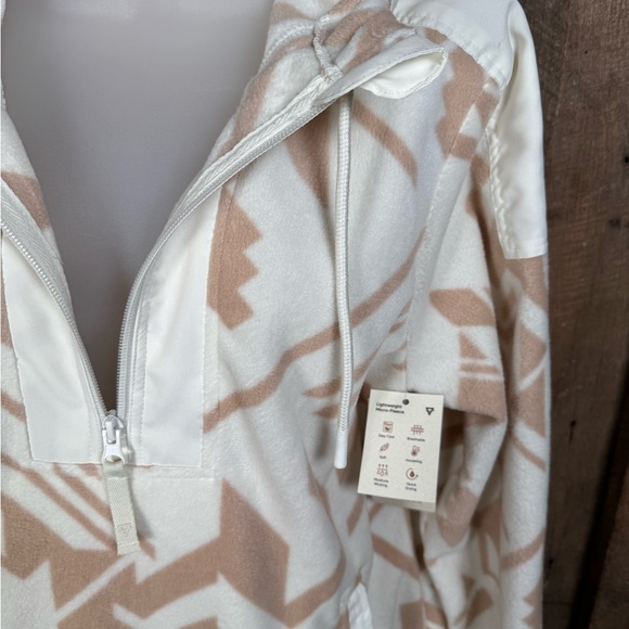 LIv White and Tan Geometric Pullover Fleece- Size Small- NWT - Picture 5 of 15